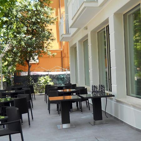 Hotel Favorita Cesenatico Exterior foto